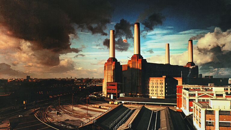 cached/dharmx_walls/architecture/a_factory_with_smoke_coming_out_of_the_chimney.jpg