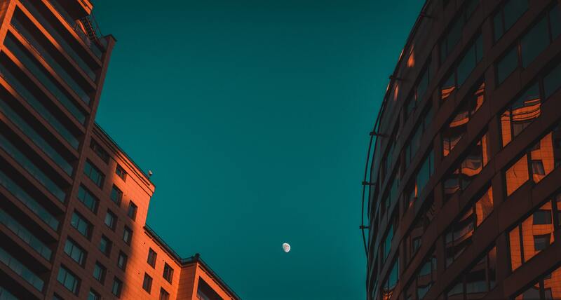 cached/dharmx_walls/architecture/a_moon_in_the_sky.jpg