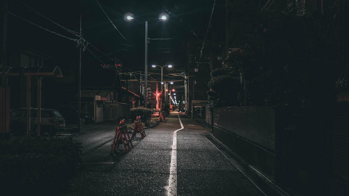 cached/dharmx_walls/architecture/a_road_with_traffic_barriers_on_the_side_of_the_road.jpg