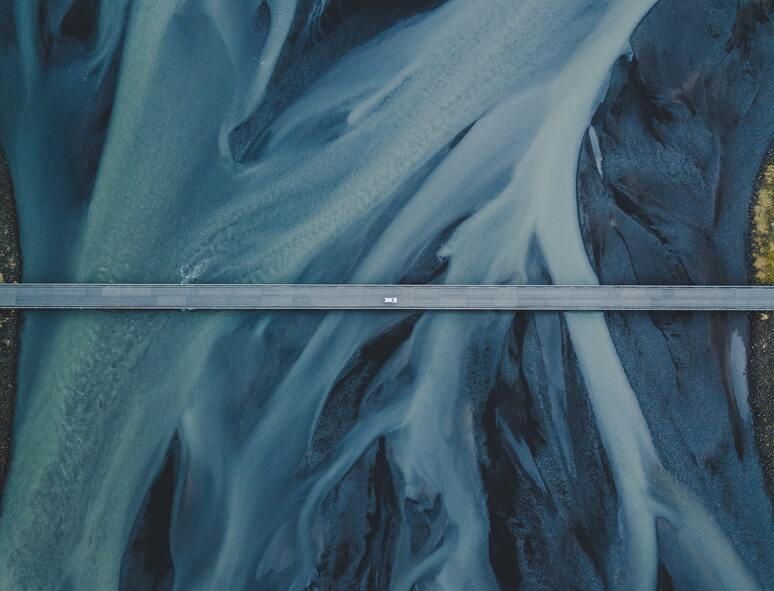cached/dharmx_walls/basalt/a_road_with_a_road_in_the_middle_of_a_river.jpg