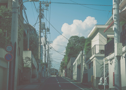 cached/dharmx_walls/calm/a_street_with_buildings_and_power_lines.jpg