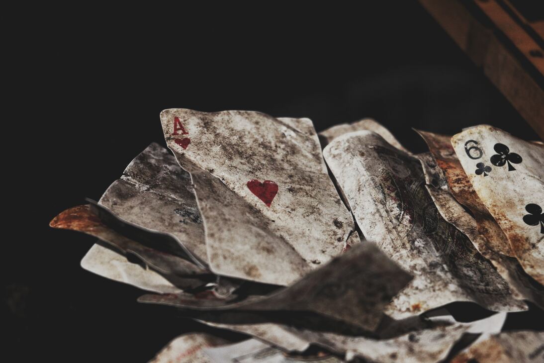 cached/dharmx_walls/decay/a_pile_of_old_playing_cards.jpg