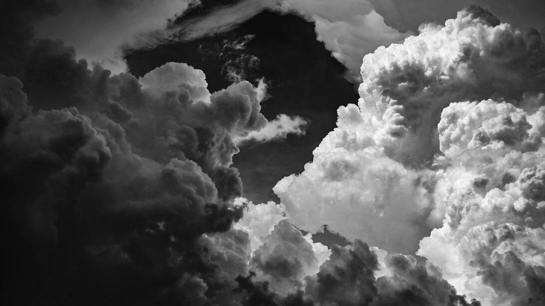 cached/dharmx_walls/monochrome/a_black_and_white_photo_of_clouds.jpg