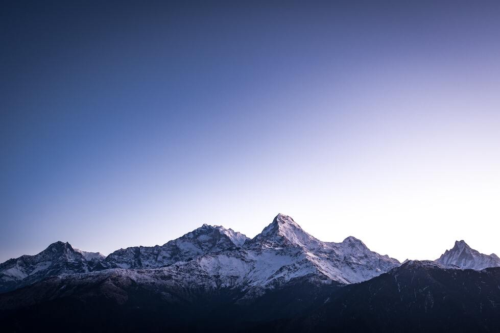 cached/dharmx_walls/mountain/a_snowy_mountain_tops_with_blue_sky.jpg