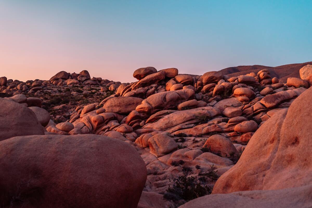 cached/dharmx_walls/nature/a_large_rocks_in_a_desert.jpg