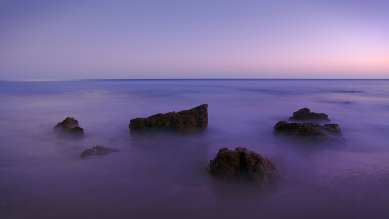 cached/dharmx_walls/nature/rocks_in_the_water.jpg