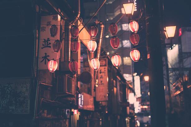 cached/dharmx_walls/unsorted/a_group_of_lanterns_from_a_building.jpg