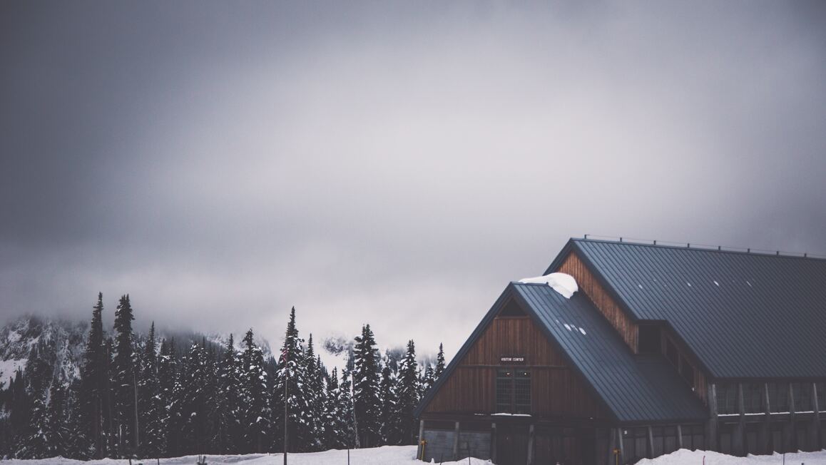 cached/dharmx_walls/unsorted/a_house_with_snow_on_the_roof.jpg