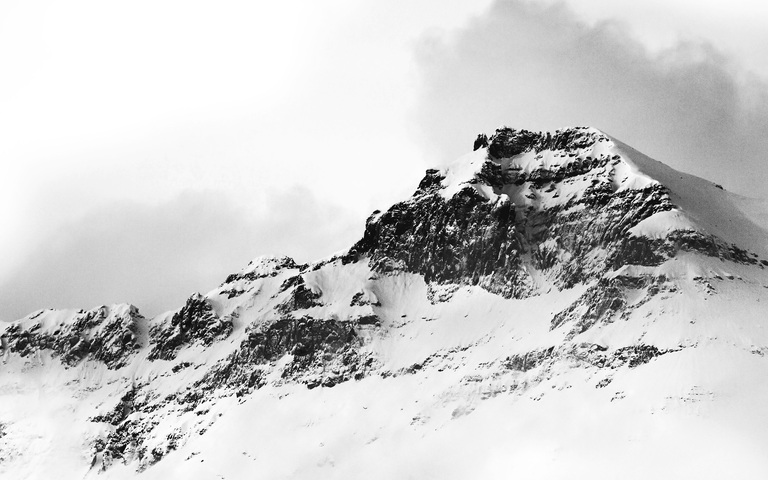 cached/hyprdots/Graphite-Mono/mountain_snow.jpg